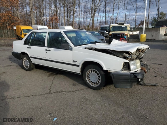 1992 Volvo 900 GLS with VIN YV1JS8832N3087380, listed as a Copart auction lot 85488914 with 307015 miles and Salvage Title. Bid and sale history available at carsss.com. Image 4.