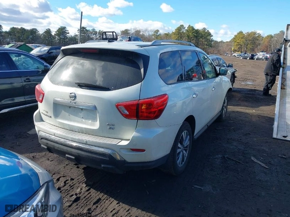 2018 Nissan Pathfinder SV with VIN 5N1DR2MM8JC678815, listed as a IAAI auction lot 41502348 with 44,563 mi miles. Bid and sale history available at carsss.com. Image 4.