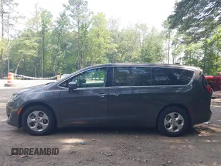 2018 Chrysler Pacifica Hybrid Touring Plus с VIN 2C4RC1H70JR187642, выставлен на аукционе IAAI как лот 42568596 с пробегом 48 907 миль миль и . История ставок и продаж доступна на DreamBid. Изображение 14.