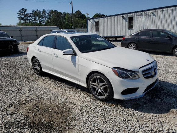 2016 Mercedes-Benz E 350 Luxury with VIN WDDHF8JB2GB326838, listed as a Copart auction lot 52218495 with 58,266 mi miles and Salvage Title. Bid and sale history available at DreamBid. Image 4.