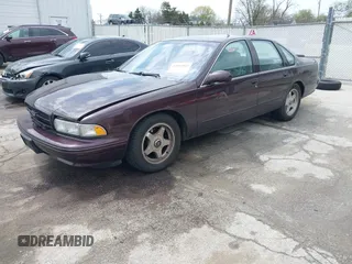 1995 Chevrolet Caprice z VIN 1G1BL52PXSR184877, wystawiony jako IAAI lot #42105547 z przebiegiem 109 845 mil mil oraz . Historia ofert i sprzedaży dostępna na DreamBid. Obrazek 2.