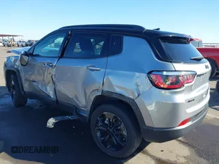 2018 Jeep Compass Latitude with VIN 3C4NJDBB6JT299247, listed as a IAAI auction lot 41591106 with 48,685 mi miles. Bid and sale history available at carsss.com. Image 3.