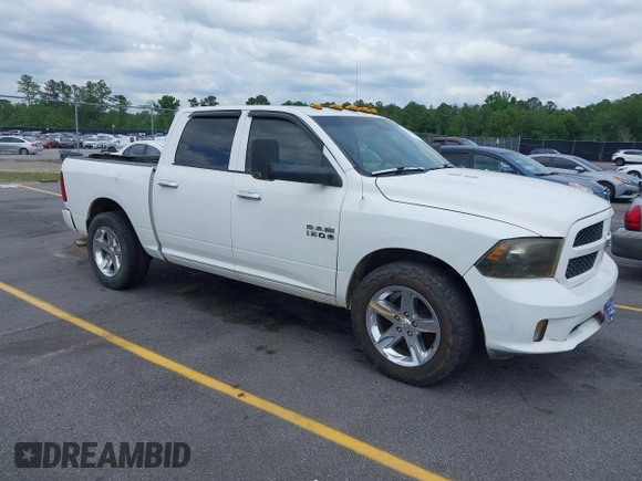 2018 Ram 1500 Express z VIN 3C6RR6KG5JG194863, wystawiony jako IAAI lot #42133048 z przebiegiem 151 614 mil mil oraz . Historia ofert i sprzedaży dostępna na DreamBid. Obrazek 1.