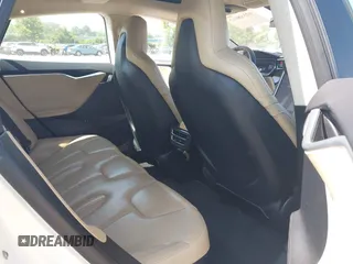 2016 Tesla Model S 70 z VIN 5YJSA1E13GF129925, wystawiony jako IAAI lot #42568012 z przebiegiem 109 195 mil mil oraz . Historia ofert i sprzedaży dostępna na DreamBid. Obrazek 8.