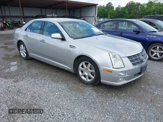 2008 Cadillac STS RWD z VIN 1G6DW67VX80117507, wystawiony jako IAAI lot #42168025 z przebiegiem 139 249 mil mil oraz . Historia ofert i sprzedaży dostępna na DreamBid. Obrazek 1.