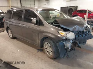 2011 Toyota Sienna XLE AAS z VIN 5TDYK3DC2BS054533, wystawiony jako IAAI lot #41289645 z przebiegiem 282 531 mil mil oraz . Historia ofert i sprzedaży dostępna na DreamBid. Obrazek 1.