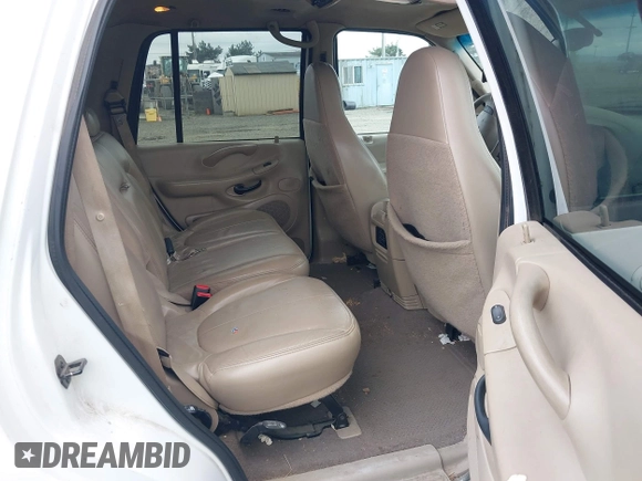2000 Ford Expedition XLT with VIN 1FMRU1669YLA20475, listed as a IAAI auction lot 42090336 with 196,266 mi miles and . Bid and sale history available at DreamBid. Image 8.