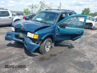 1999 Isuzu Rodeo S z VIN 4S2CK58W6X4332027, wystawiony jako IAAI lot #42087396 z przebiegiem 258 508 mil mil oraz . Historia ofert i sprzedaży dostępna na DreamBid. Obrazek 2.