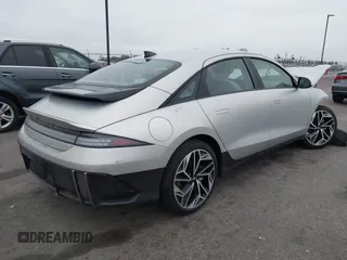 2024 Hyundai Ioniq 6 SEL z VIN KMHM34AC1RA063734, wystawiony jako IAAI lot #41222335 z przebiegiem 3389 mil mil oraz . Historia ofert i sprzedaży dostępna na DreamBid. Obrazek 4.