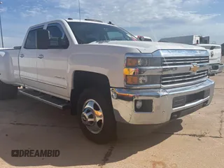 2015 Chevrolet Silverado 3500HD LTZ z VIN 1GC4K0C85FF154948, wystawiony jako Copart lot #53910315 z przebiegiem 423 079 mil mil oraz Czysty tytuł • Clean title. Historia ofert i sprzedaży dostępna na DreamBid. Obrazek 1.