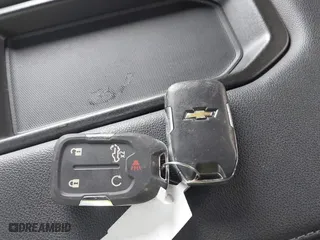 2019 Chevrolet Silverado 1500 LT with VIN 1GCRYDED2KZ308384, listed as a IAAI auction lot 41596693 with 61,162 mi miles. Bid and sale history available at carsss.com. Image 11.