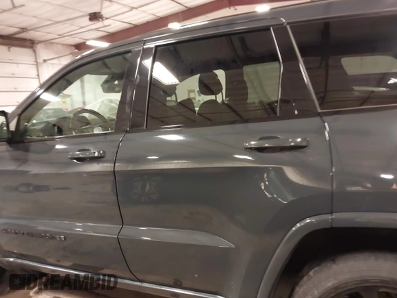 2017 Jeep Grand Cherokee Laredo with VIN 1C4RJFAG7HC886394, listed as a IAAI auction lot 40914121 with 66,895 mi miles. Bid and sale history available at carsss.com. Image 15.