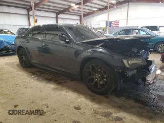 2019 Chrysler 300 S z VIN 2C3CCABG4KH640476, wystawiony jako Copart lot #44200365 z przebiegiem 80 077 mil mil oraz Szkody całkowita. Historia ofert i sprzedaży dostępna na DreamBid. Obrazek 4.