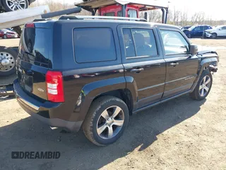 2016 Jeep Patriot Latitude with VIN 1C4NJRFB4GD580484, listed as a IAAI auction lot 42006184 with 178,265 mi miles. Bid and sale history available at carsss.com. Image 4.