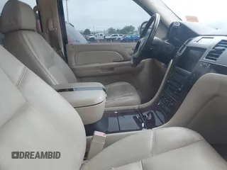 2007 Cadillac Escalade z VIN 1GYFK63837R304030, wystawiony jako IAAI lot #42198618 z przebiegiem 202 093 mil mil oraz . Historia ofert i sprzedaży dostępna na DreamBid. Obrazek 5.