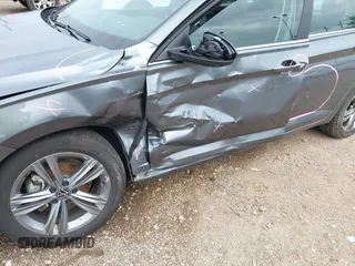 2024 Volkswagen Jetta SE z VIN 3VW7M7BU9RM011999, wystawiony jako IAAI lot #42697218 z przebiegiem 47 078 mil mil oraz . Historia ofert i sprzedaży dostępna na DreamBid. Obrazek 6.