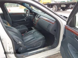 2007 Cadillac DTS Luxury I z VIN 1G6KD57Y57U113874, wystawiony jako IAAI lot #42291767 z przebiegiem 123 825 mil mil oraz . Historia ofert i sprzedaży dostępna na DreamBid. Obrazek 5.
