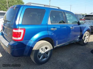 2008 Ford Escape XLT with VIN 1FMCU03188KE00812, listed as a IAAI auction lot 42015999 with 106,111 mi miles. Bid and sale history available at carsss.com. Image 4.