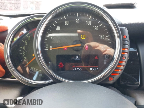 2016 MINI Convertible z VIN WMWWG5C53G3C18842, wystawiony jako IAAI lot #41864596 z przebiegiem 91 253 mil mil oraz . Historia ofert i sprzedaży dostępna na DreamBid. Obrazek 7.