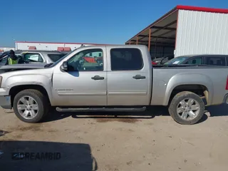 2008 GMC Sierra 1500 SLE1 z VIN 3GTEC13JX8G260212, wystawiony jako IAAI lot #41641592 z przebiegiem 186 365 mil mil oraz . Historia ofert i sprzedaży dostępna na DreamBid. Obrazek 14.