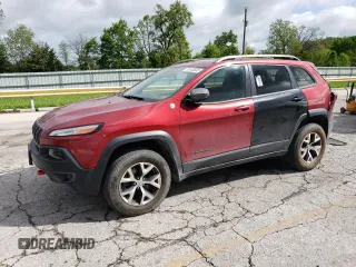 2014 Jeep Cherokee Trailhawk z VIN 1C4PJMBS2EW100476, wystawiony jako Copart lot #55130035 z przebiegiem 136 943 mil mil oraz Szkoda całkowita • Salvage title. Historia ofert i sprzedaży dostępna na DreamBid. Obrazek 1.