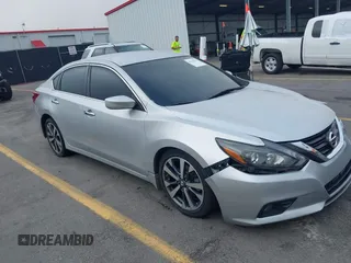 2017 Nissan Altima SV z VIN 1N4AL3AP9HC147944, wystawiony jako IAAI lot #42119635 z przebiegiem 123 192 mil mil oraz . Historia ofert i sprzedaży dostępna na DreamBid. Obrazek 1.