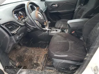 2019 Jeep Cherokee с VIN 1C4PJMCN0KD333806, выставлен на аукционе Copart как лот 41685735 с пробегом 131 109 миль миль и Чистый • Clean title. История ставок и продаж доступна на DreamBid. Изображение 7.