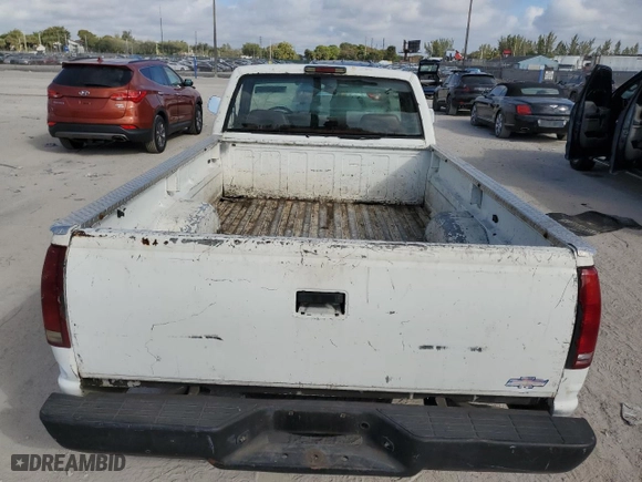 1994 Chevrolet C/K 1500 with VIN 1GCEC14Z3RZ268626, listed as a Copart auction lot 43188305 with 289,796 mi miles and Salvage Title. Bid and sale history available at carsss.com. Image 6.