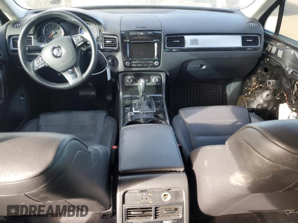 2013 Volkswagen Touareg Lux with VIN WVGEF9BP7DD008030, listed as a Copart auction lot 81642604 with 161,112 mi miles and Salvage Title. Bid and sale history available at DreamBid. Image 8.