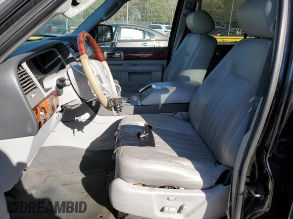 2005 Lincoln Navigator Luxury with VIN 5LMFU28585LJ01750, listed as a Copart auction lot 53298165 with 162,227 mi miles and Salvage Title. Bid and sale history available at carsss.com. Image 7.