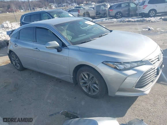 2019 Toyota Avalon Hybrid Limited with VIN 4T1B21FB8KU009988, listed as a IAAI auction lot 41424216 with 66,996 mi miles. Bid and sale history available at carsss.com. Image 1.