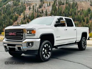 2018 GMC Sierra 2500HD SLT with VIN 1GT12TEY8JF232441, listed as a Copart auction lot 80102474 with 116,458 mi miles and Salvage Title. Bid and sale history available at carsss.com. Image 2.