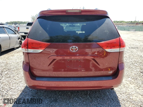 2014 Toyota Sienna LE AAS z VIN 5TDKK3DC6ES497651, wystawiony jako Copart lot #53358245 z przebiegiem 233 102 mil mil oraz Szkody całkowita. Historia ofert i sprzedaży dostępna na DreamBid. Obrazek 6.