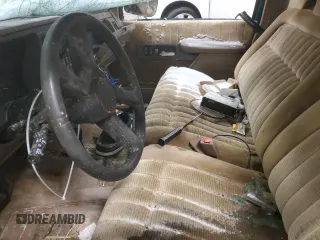 1993 GMC Sierra 1500 z VIN 2GTEK19K8P1562964, wystawiony jako Copart lot #86767744 z przebiegiem 237 615 mil mil oraz Czysty tytuł • Clean title. Historia ofert i sprzedaży dostępna na DreamBid. Obrazek 7.