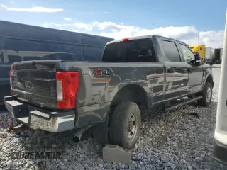 2018 Ford Super Duty F-250 SRW XL with VIN 1FT7W2B66JEB00540, listed as a Copart auction lot 52626865 with 101,222 mi miles and Salvage Title. Bid and sale history available at carsss.com. Image 3.