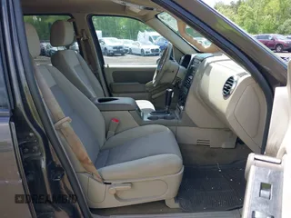 2007 Ford Explorer XLT с VIN 1FMEU73EX7UB12894, выставлен на аукционе IAAI как лот 42219867 с пробегом 99 502 миль миль и . История ставок и продаж доступна на DreamBid. Изображение 5.