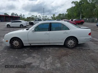 2000 Mercedes-Benz E-Class with VIN WDBJF65JXYB045761, listed as a IAAI auction lot 41952097 with 1 mi miles. Bid and sale history available at carsss.com. Image 15.