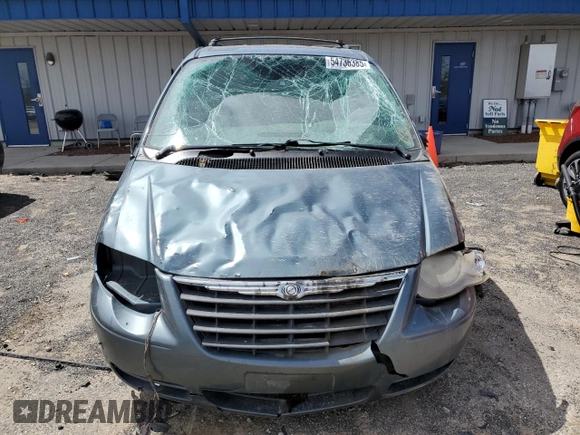 2005 Chrysler Town & Country LX with VIN 2C4GP44R95R278497, listed as a Copart auction lot 54736385 with 267,987 mi miles and Non Repairable. Bid and sale history available at DreamBid. Image 5.