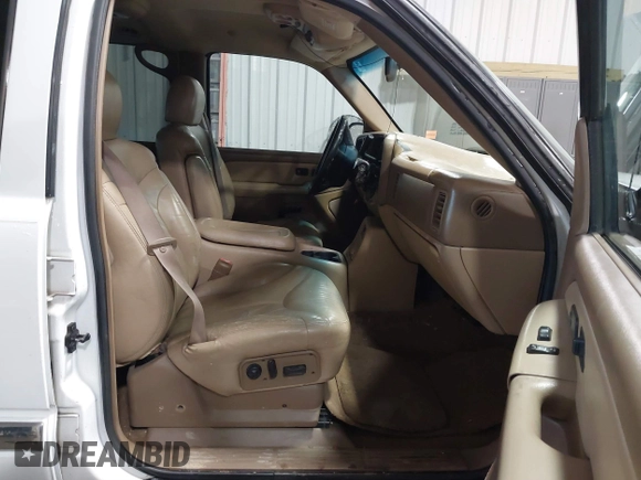 2000 GMC Yukon XL SLT with VIN 3GKEC16T7YG112844, listed as a IAAI auction lot 41374619 with 310,321 mi miles and . Bid and sale history available at DreamBid. Image 5.