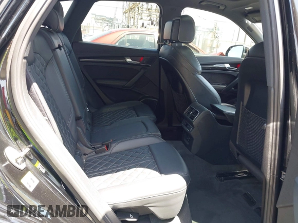 2018 Audi SQ5 Premium Plus z VIN WA1A4AFY1J2008989, wystawiony jako IAAI lot #42249709 z przebiegiem 82 188 mil mil oraz . Historia ofert i sprzedaży dostępna na DreamBid. Obrazek 8.