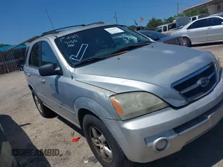 2006 Kia Sorento LX with VIN KNDJD733865509532, listed as a IAAI auction lot 42137155 with 209,149 mi miles and . Bid and sale history available at DreamBid. Image 1.