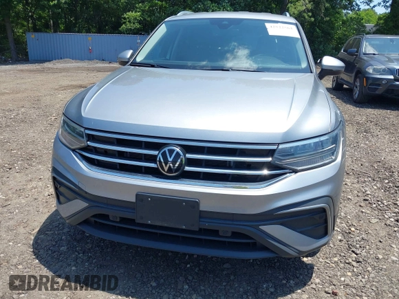 2022 Volkswagen Tiguan SE with VIN 3VV2B7AX2NM074369, listed as a IAAI auction lot 42522561 with 47,752 mi miles and . Bid and sale history available at DreamBid. Image 12.