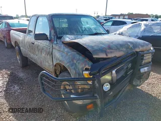 1999 Toyota Tacoma z VIN 4TAWM72N5XZ429880, wystawiony jako IAAI lot #42179697 z przebiegiem 311 261 mil mil oraz . Historia ofert i sprzedaży dostępna na DreamBid. Obrazek 1.