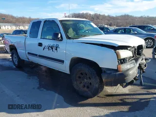 2005 Chevrolet Silverado 1500 Work Truck z VIN 2GCEK19V851367356, wystawiony jako IAAI lot #41448496 z przebiegiem 185 625 mil mil oraz . Historia ofert i sprzedaży dostępna na DreamBid. Obrazek 1.