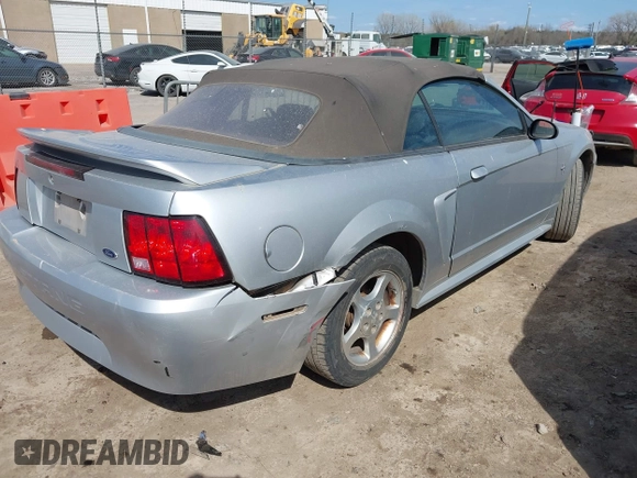 2001 Ford Mustang Deluxe with VIN 1FAFP444X1F141737, listed as a IAAI auction lot 41900152 with 132,080 mi miles. Bid and sale history available at carsss.com. Image 4.