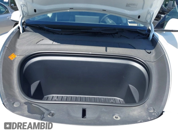 2023 Tesla Model Y Long Range z VIN 7SAYGDEE5PA104635, wystawiony jako IAAI lot #41989014 z przebiegiem 15 347 mil mil oraz . Historia ofert i sprzedaży dostępna na DreamBid. Obrazek 10.