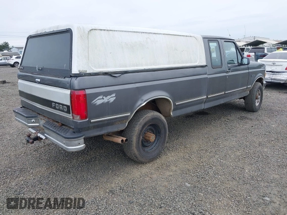 1993 Ford F-250 z VIN 1FTHX26G9PKB42392, wystawiony jako IAAI lot #42320912 z przebiegiem Nie podano mil oraz . Historia ofert i sprzedaży dostępna na DreamBid. Obrazek 4.