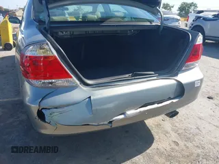 2005 Toyota Camry LE z VIN 4T1BE30K65U592500, wystawiony jako IAAI lot #42373718 z przebiegiem 189 054 mil mil oraz . Historia ofert i sprzedaży dostępna na DreamBid. Obrazek 6.
