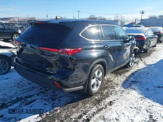2022 Toyota Highlander LE with VIN 5TDBZRBH7NS574122, listed as a IAAI auction lot 41273197 with 28,195 mi miles and . Bid and sale history available at DreamBid. Image 4.
