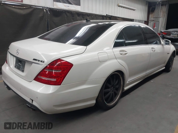 2011 Mercedes-Benz S 63 AMG with VIN WDDNG7EB7BA402556, listed as a IAAI auction lot 42097570 with 77,145 mi miles and . Bid and sale history available at DreamBid. Image 4.